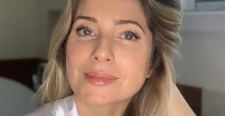 Leticia Spiller relembra produção para atuar e revela: ”Saudade viver uma personagem bem louca”