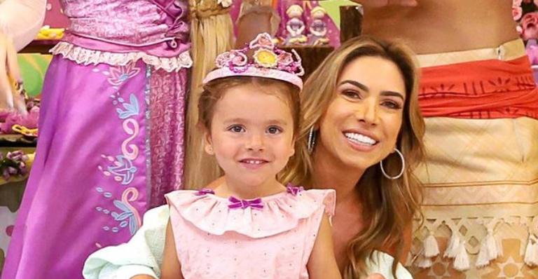 Patricia Abravanel posa para lindo clique com a filha, Jane: ”Girl Power”