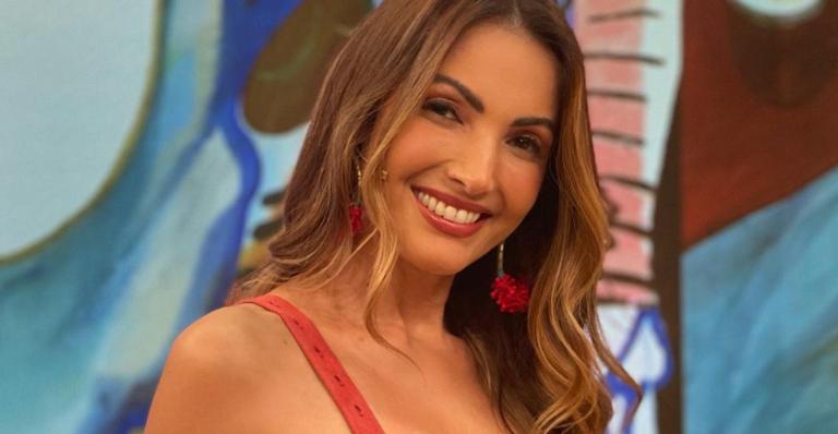 Patrícia Poeta mostra detalhes de look usado no Encontro e web reage: ”Linda demais!”