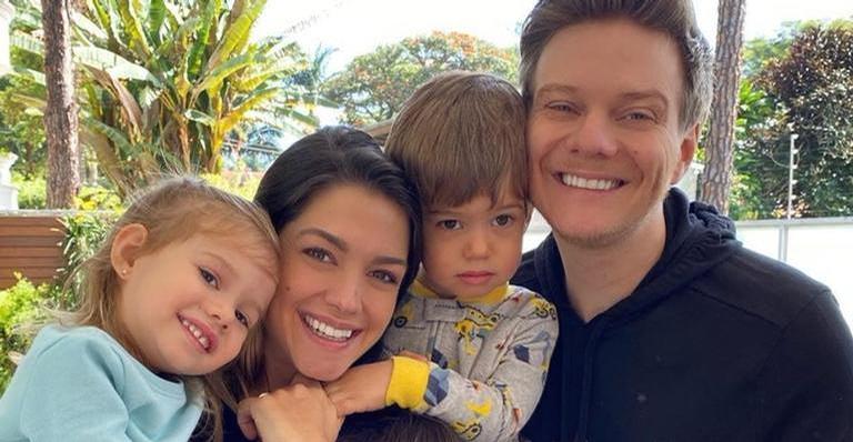 Thais Fersoza relembra viagem para a Disney com a família: ”Muito amor em uma foto só”