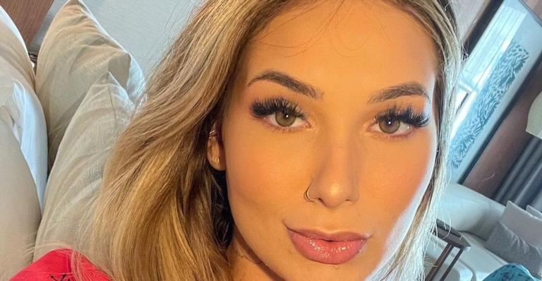 Virgínia posa renovando o bronzeado de biquíni e exibe barriguinha de 6 meses: ”Mamãe mais linda”