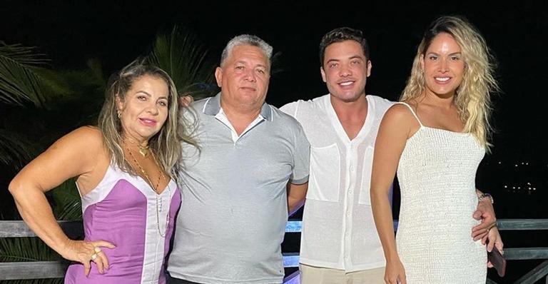 Com lindo vídeo, Wesley Safadão comemora aniversário da mãe, Dona Bil