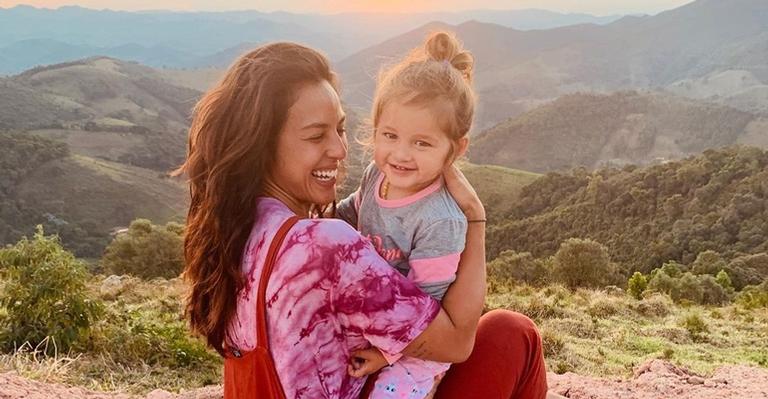 Yanna Lavigne posta sequência de fotos fofíssimas da filha, Madalena