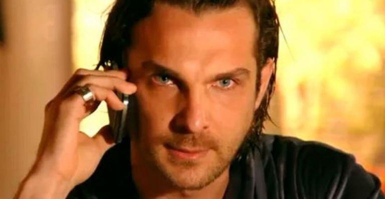 Alberto será trancado em uma clínica na novela ‘Flor do Caribe’