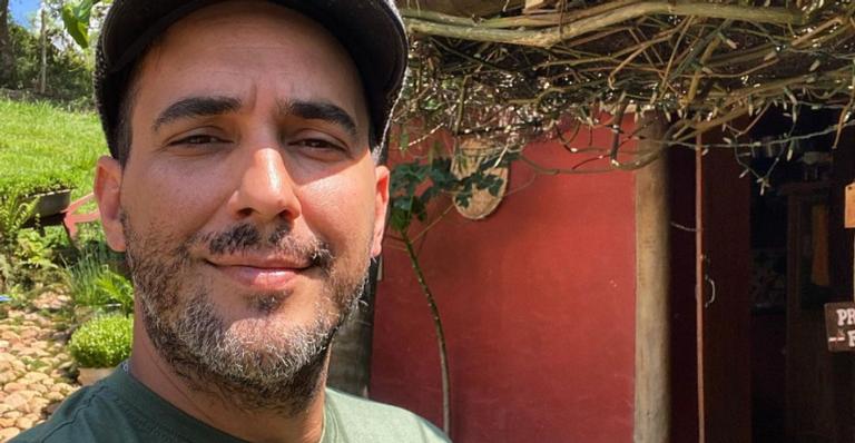 André Marques faz vídeo fofo em homenagem as suas cachorras: ”Minhas filhas de 4 patas”