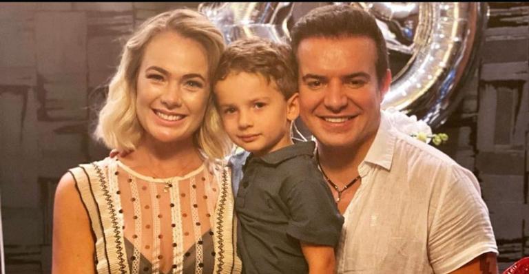 Belutti surge coladinha ao filho em clique na praia e se derrete: ”Momentos que ficam pra sempre”