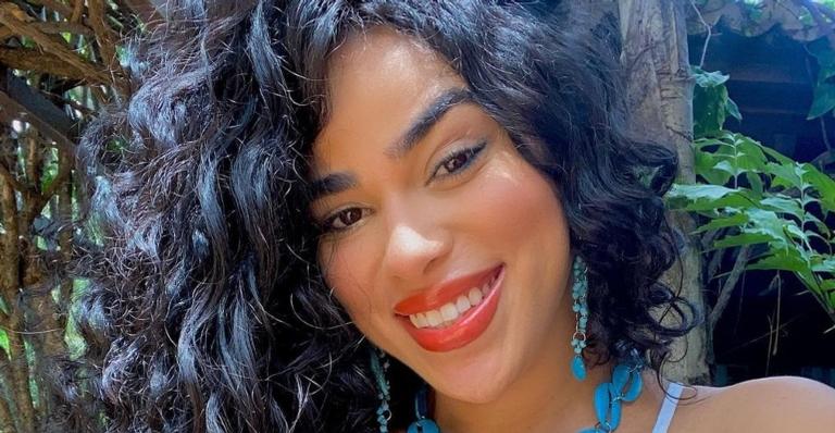 Ex-BBB Elana Valenaria posa com biquíni fininho e ostenta curvas impecáveis: ”Que corpo é esse?”