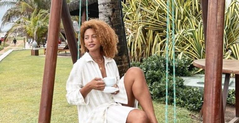 Sheron Menezzes posa para belíssimo registro com o filho, Benjamin: ”Aquele nosso olhar”