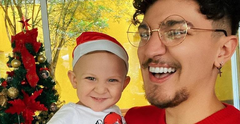 Christian Figueiredo faz desafio de colocar a mão na frente do filho e a reação de Gael encanta