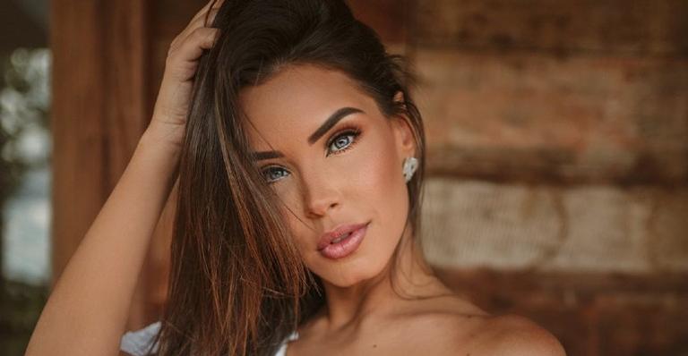 Ivy Moraes posa com a mãe durante passeio de barco e se declara: ”Tudo pra mim”