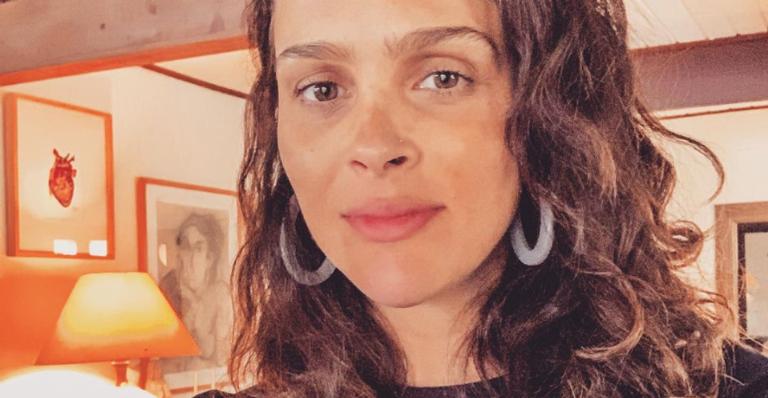 Leticia Cazarré mostra filha caçula posando para foto e encanta web: ”Cada dia mais fofa”