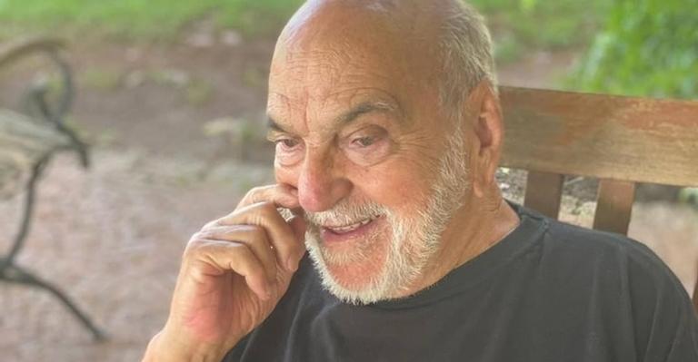 Após ser vacinado contra Covid-19, Lima Duarte faz caminhada e agradece carinho