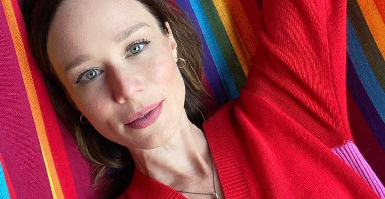 Mariana Ximenes posa deslumbrante em cenário paradisíaco: ”Energizando”