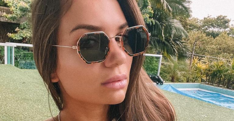Stéfani Bays esbanja beleza ao posar de biquíni em cima de buggy e fãs elogiam: ”Perfeita!”