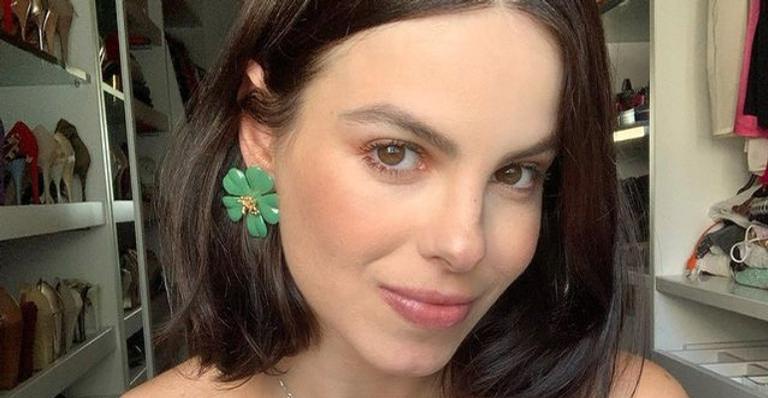 Sthefany Brito relembra visual moreno iluminado e declara: ”Já quero de novo”