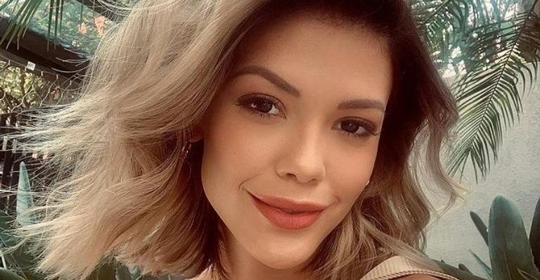 Vitória Strada resgata belíssimo registro de seus anos de bailarina