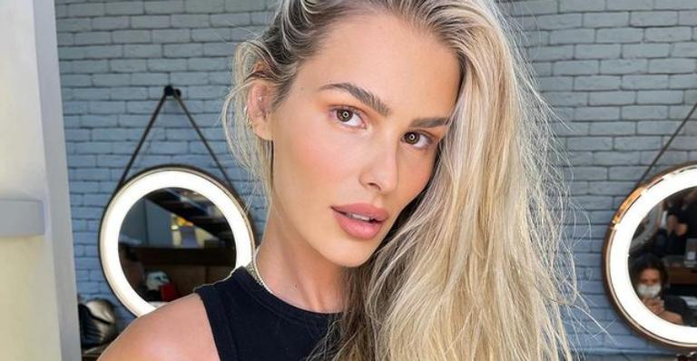 Yasmin Brunet ousa no carão e recebe chuva de elogios: ”Maravilhosa”