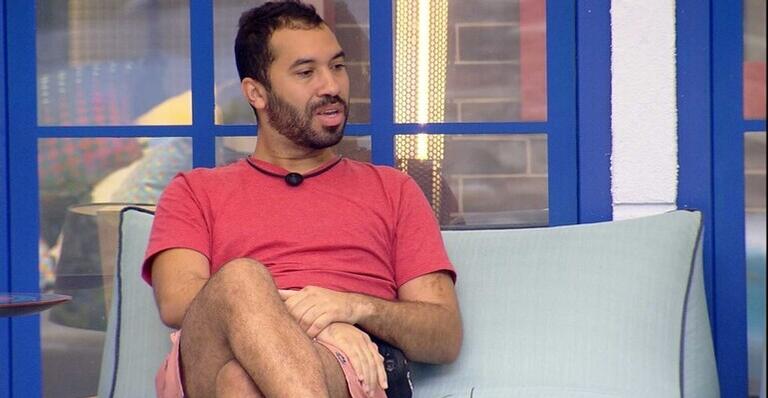 BBB21: Gilberto descobre situação com brother e desabafa: ”Fiquei arrasado”