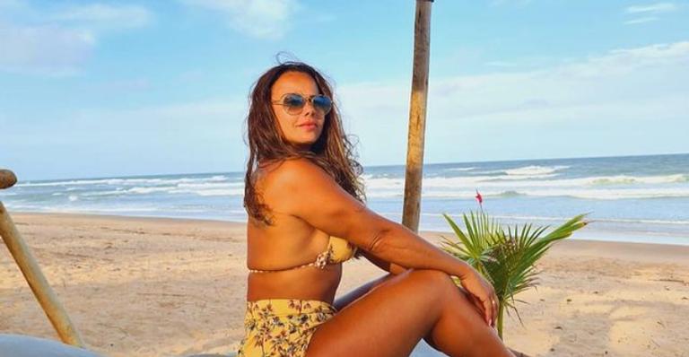 Viviane Araujo divide cliques de viagem para a Bahia e fãs elogiam: ”Musa”