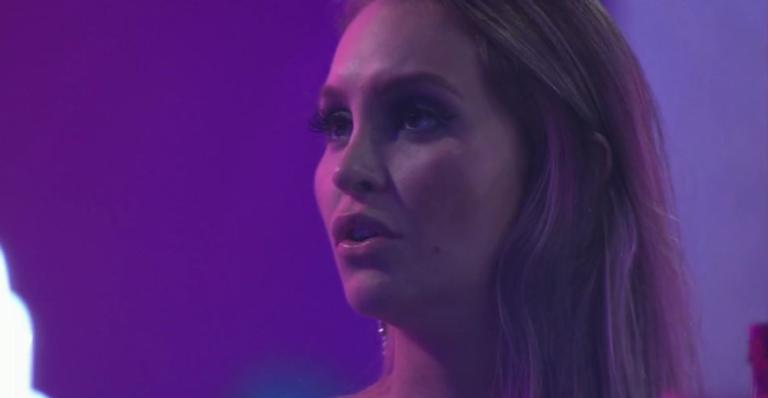 BBB21: Durante festa, Carla Diaz comenta relação com Arthur: ”Não quero fazer papel de mãe”