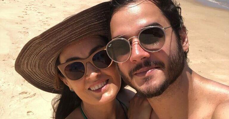 Namorado de Fátima Bernardes mostra a apresentadora de biquíni e chama atenção