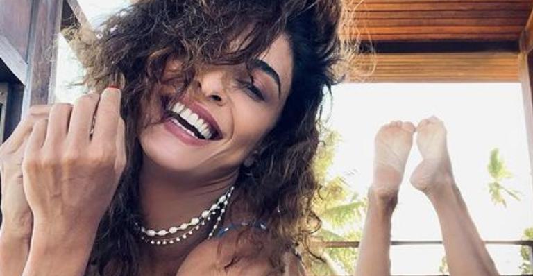 Juliana Paes curte dia de sol e ostenta corpão com maiô deslumbrante na web