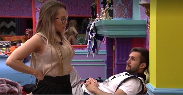 BBB21: Carla Diaz desabafa para Arthur: ”Chega uma hora que tem um certo limite”
