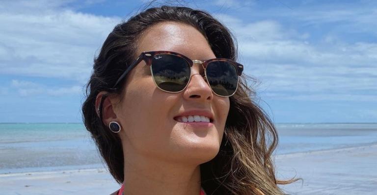 Com biquíni fininho, filha de Fátima Bernardes ostenta curvas em praia de Pernambuco: ”Que corpão”