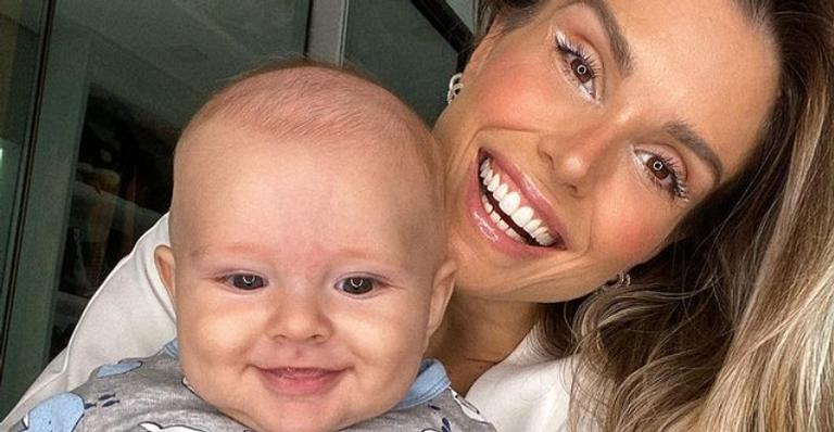 Flávia Viana compartilha registro fofíssimo do mesversário de 5 meses do filho caçula