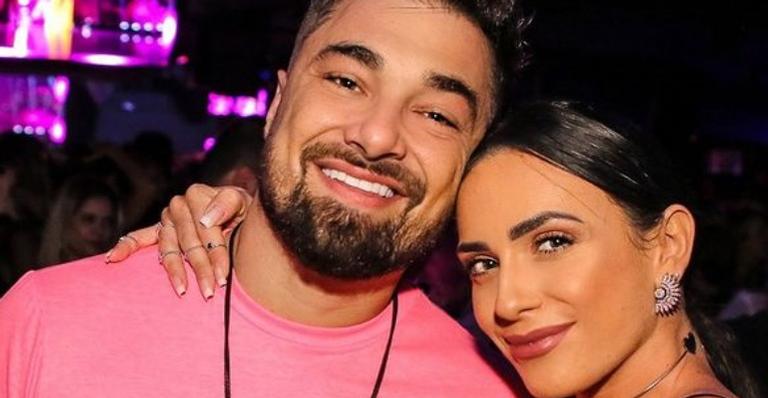 Gabrielle Cardoso anuncia que está grávida de Felipe Saab, do grupo Jeito Moleque: ”Somos 3”