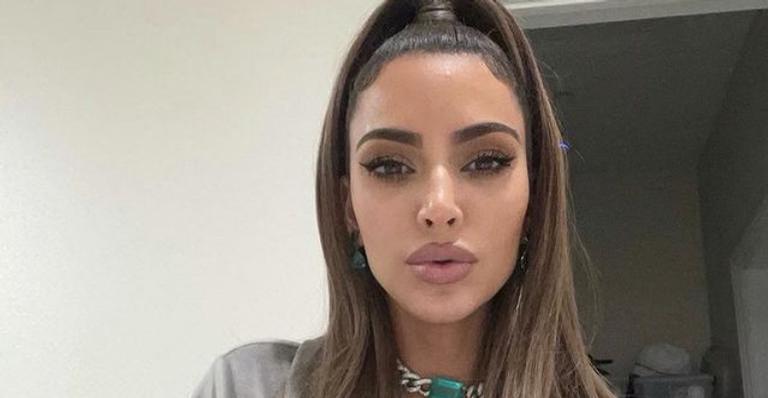 Kim Kardashian comemora o aniversário do pai falecido: ”Venha em meus sonhos logo”