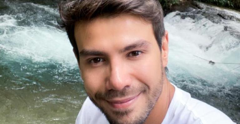 Mariano se derrete ao apresentar novo membro de sua família: ”Para alegrar”