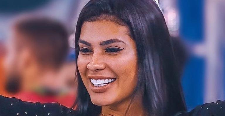 Pocah, do BBB 21, empina o bumbum com biquíni fio dental e para tudo com corpão: ”Perfeição”