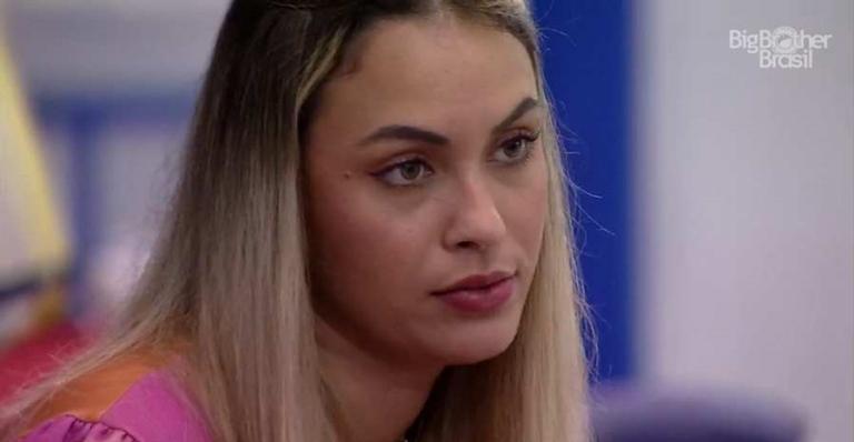 BBB21: Sarah critica postura de Arthur na casa e dispara: ”Se aproximou de quem poderia ser forte”