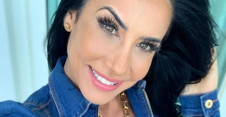 De biquíni, Scheila Carvalho rebola muito em vídeo e para tudo com shape sarado: ”Que corpo!”
