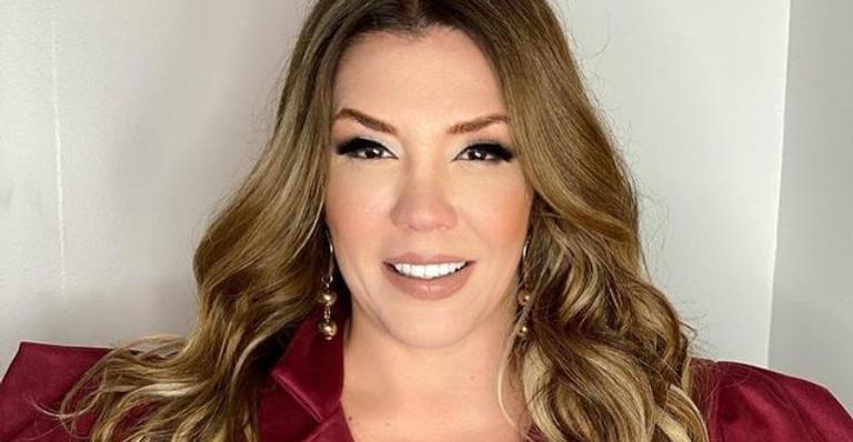 Simony arranca suspiros ao compartilhar um belíssimo registro: ”Amor e luz”