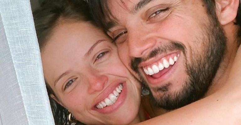 Agatha Moreira e Rodrigo Simas surgem se divertindo na web: ”A ilha da bobeira”