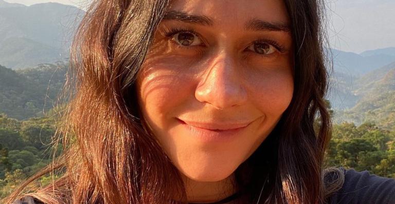 Alessandra Negrini atinge 1 milhão de seguidores e agradece fãs: ”Tão dedicados e amorosos”