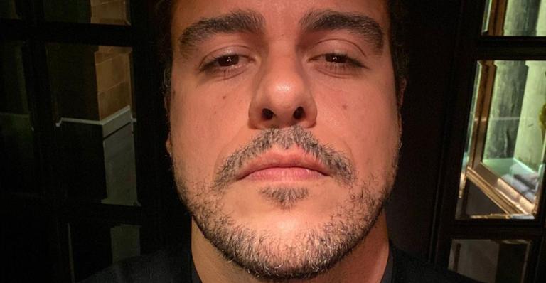Descamisado, Joaquim Lopes aproveita dia na praia e chama atenção da web: ”Maravilhoso”