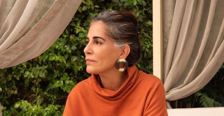 Gloria Pires surge de máscara e óculos, e questiona fãs: ”Me reconheceria se me visse assim?”