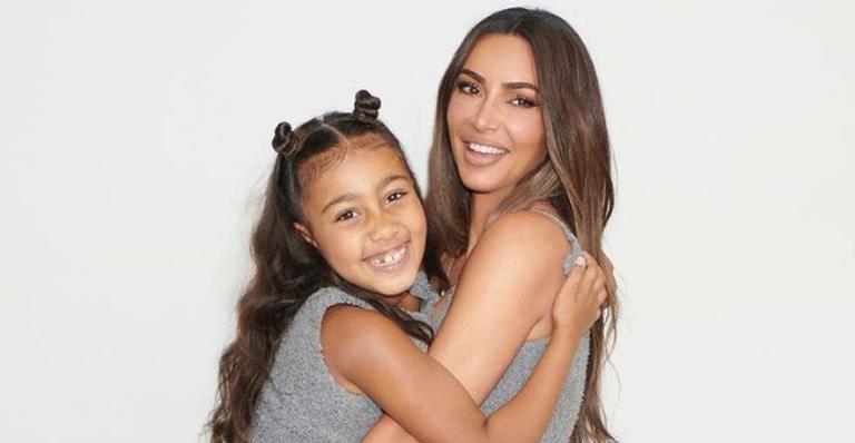Kim Kardashian contou para a filha mais velha sobre o divórcio, diz site