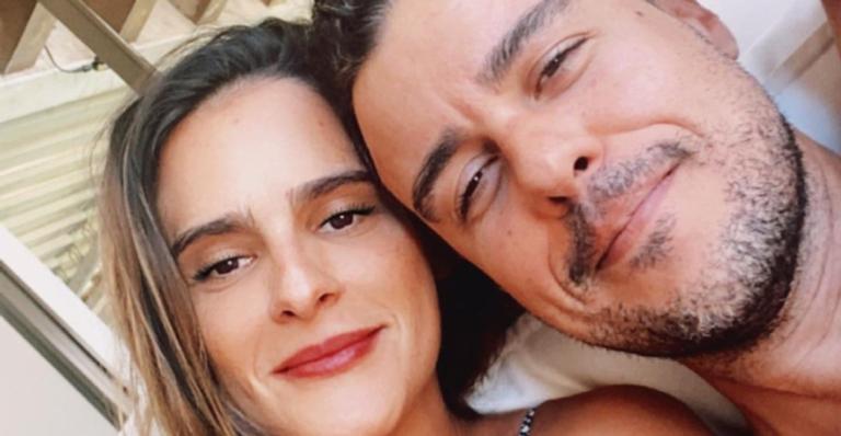 Marcella Fogaça exibe barrigão de grávida ao posar ao lado de Joaquim Lopes
