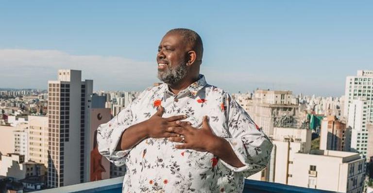 Péricles começa o dia com o pé direito e contagia fãs: ”Não deixe a peteca cair”