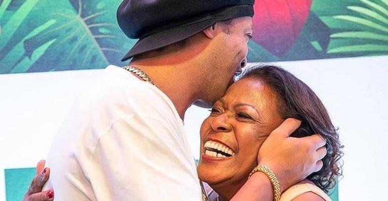 Ronaldinho Gaúcho agradece mensagens de apoio após morte da mãe: ”Momento difícil”