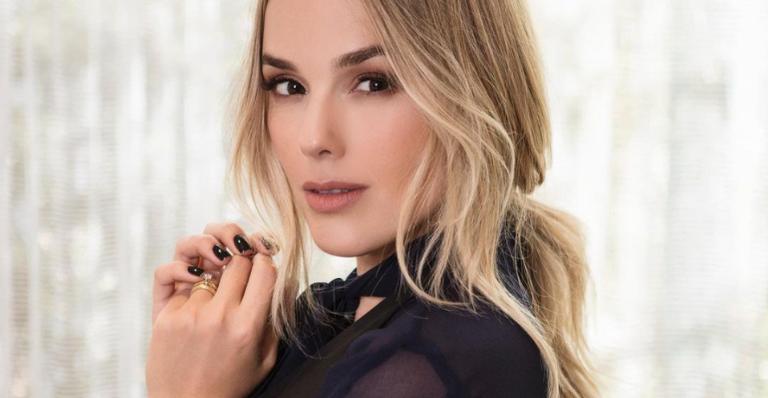 Thaeme Mariôto arrasa no look para gravações de programa na TV Aparecida: ”Digna de um show”
