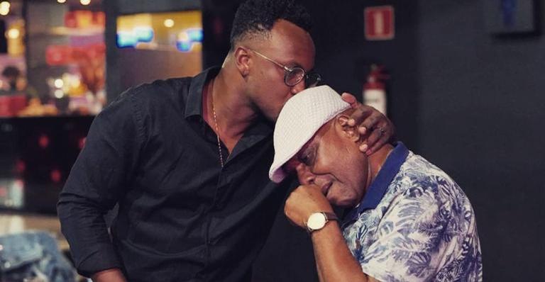Thiaguinho homenageia percussionista um mês após sua morte: ”Meu amor pelo senhor é infinito”