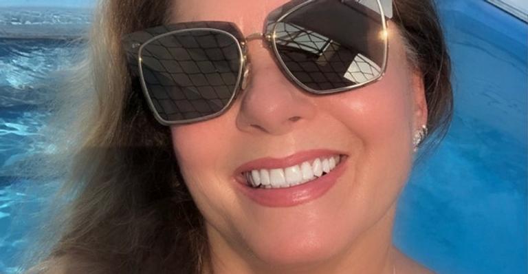 Vera Fischer posa deslumbrante de vermelho e seguidores reagem: ”Helena”