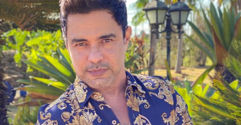 Zezé Di Camargo mostra trecho de música inédita e dispara: ”Eu, minha voz e Deus!”