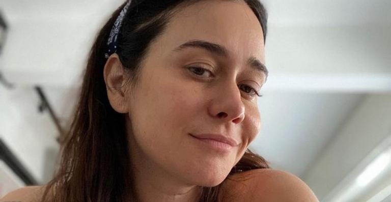Alessandra Negrini fala sobre sua rotina matinal: ”Bom dia, gente!”