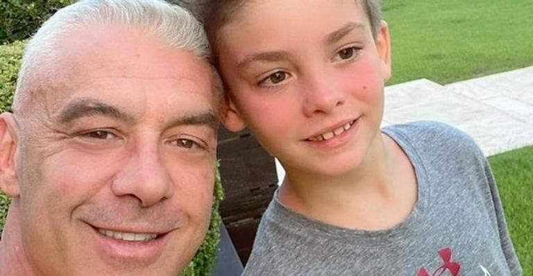 Após cura de câncer, Alexandre Correa se declara para o filho: ”Ao seu lado tudo é mais fácil”